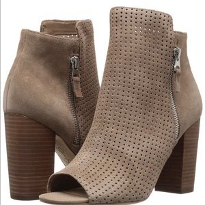 Jessica Simpson heels